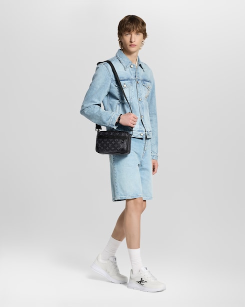 กระเป๋าแมสเซนเจอร์รุ่น Alpha Monogram Eclipse in ผู้ชาย's กระเป๋า All Collections collections by Louis Vuitton