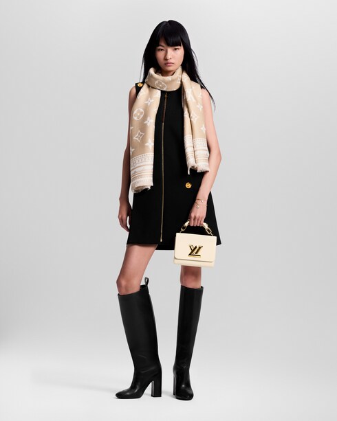 Amazingram stole S00 in Wanita's Aksesori Shawls and Stoles collections by Louis Vuitton