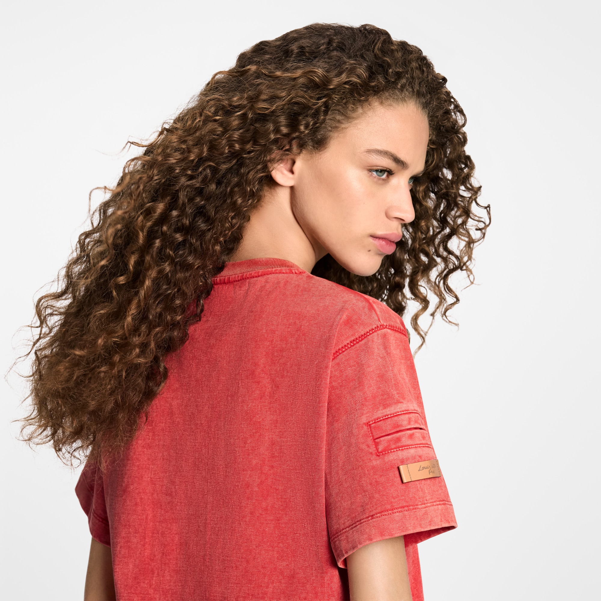 Bead Accent Curve Hem T-Shirt  in Wanita