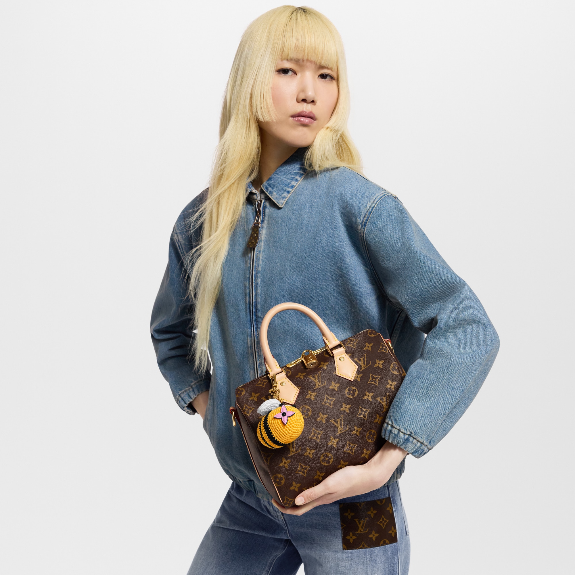 Bee LV Crochet Bag Charm S00 in Wanita