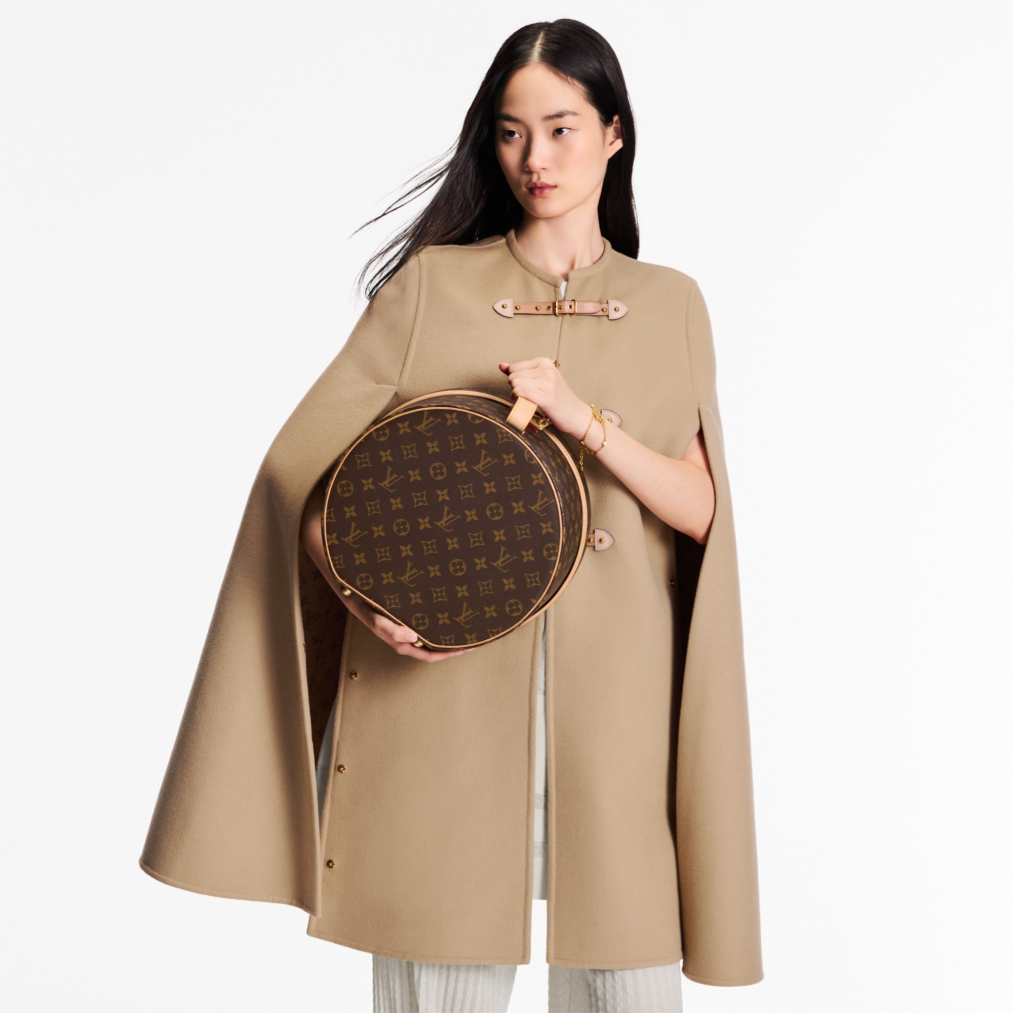 Boîte Chapeau 40 Monogram Canvas in Les Extraordinaires