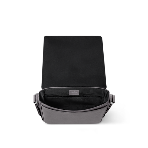 District PM Taiga in Tas dan Aksesori Kulit's Tas untuk Pria Koleksi Terbaru collections by Louis Vuitton (Perbesar produk)