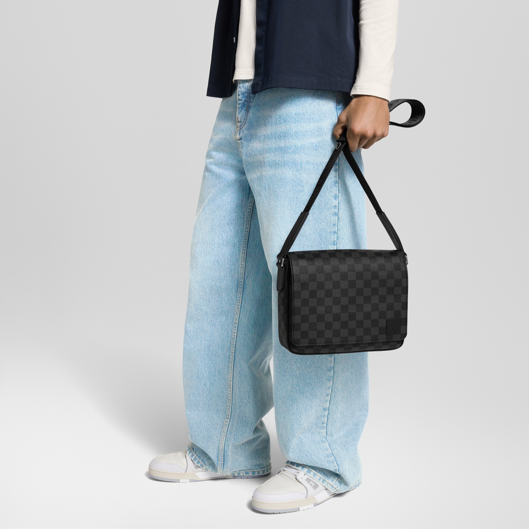 District PM Damier Graphite Canvas in Pria