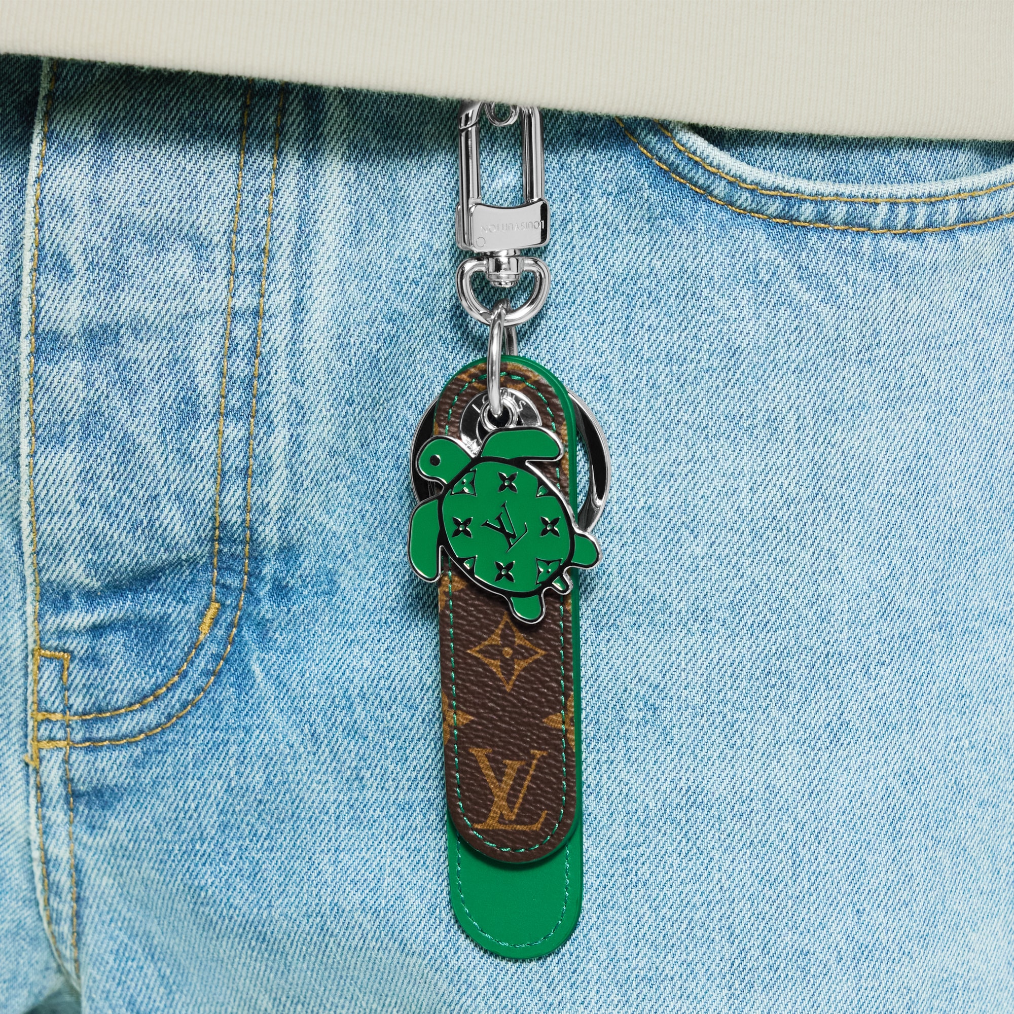 Dragonne Tab Key Holder and Bag Charm S00 in Pria