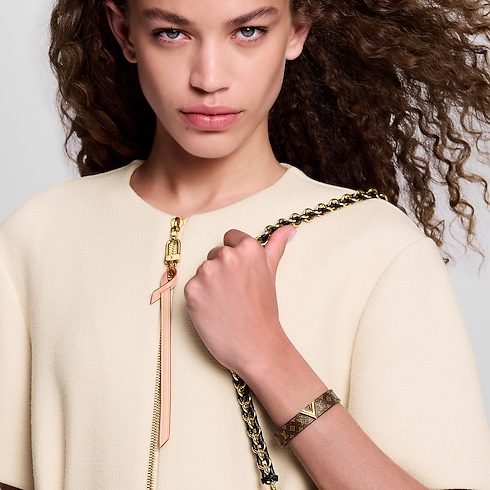 Essential V Bracelet worn view