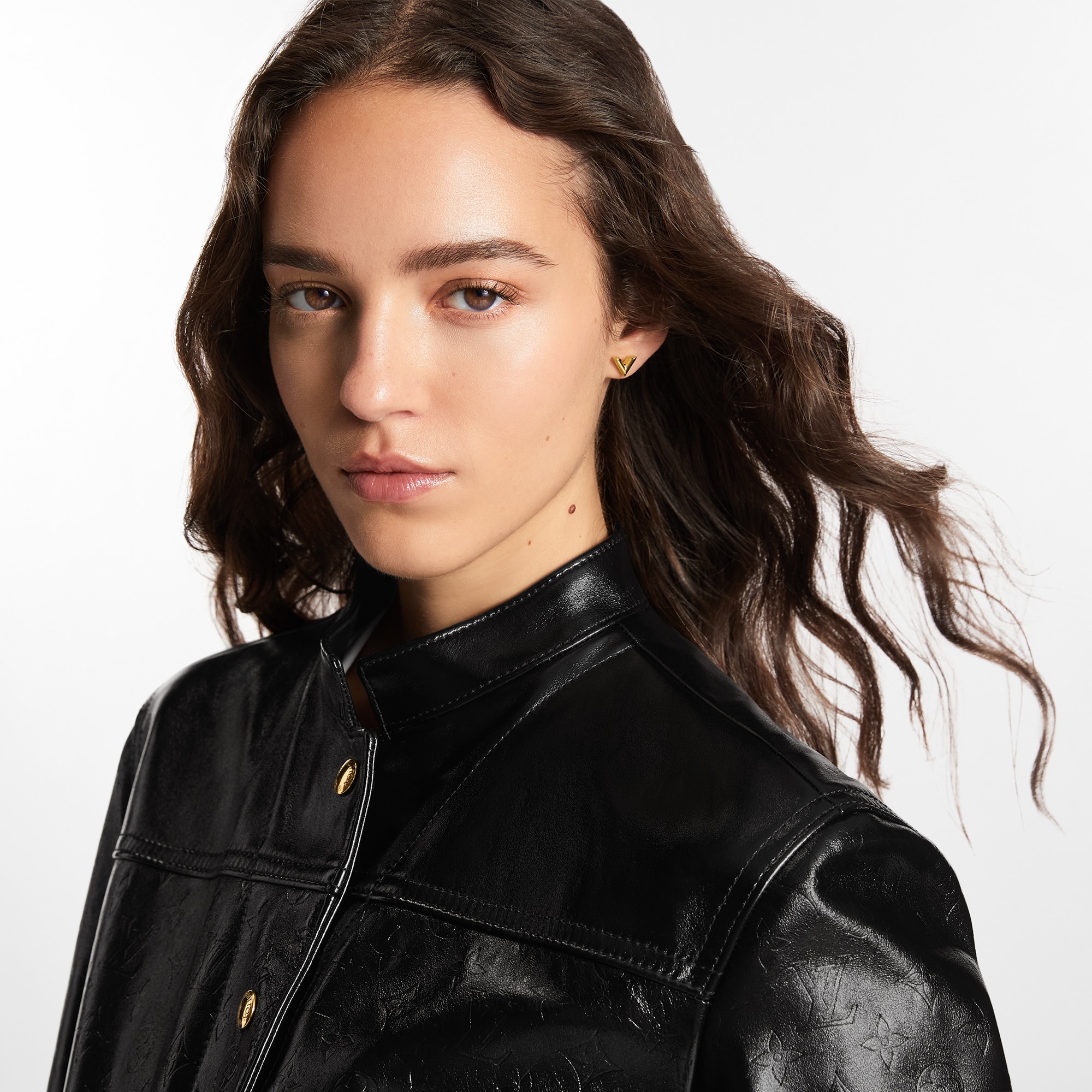 Essential V Stud Earrings S00 in Wanita