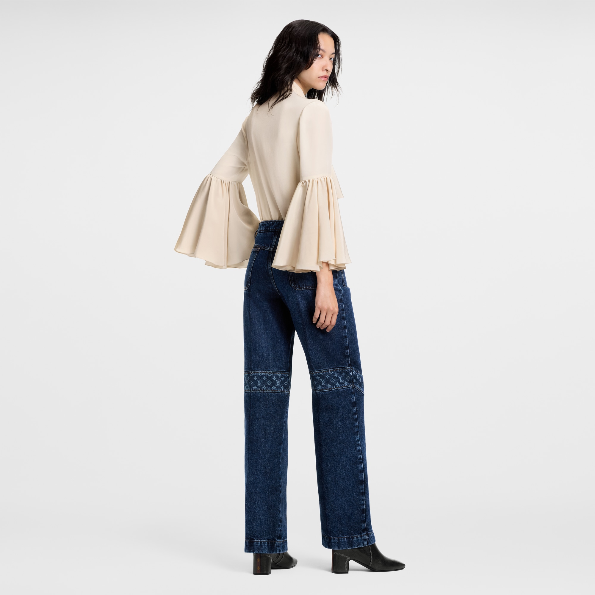 Flared Sleeve Lavallière Blouse  in Wanita