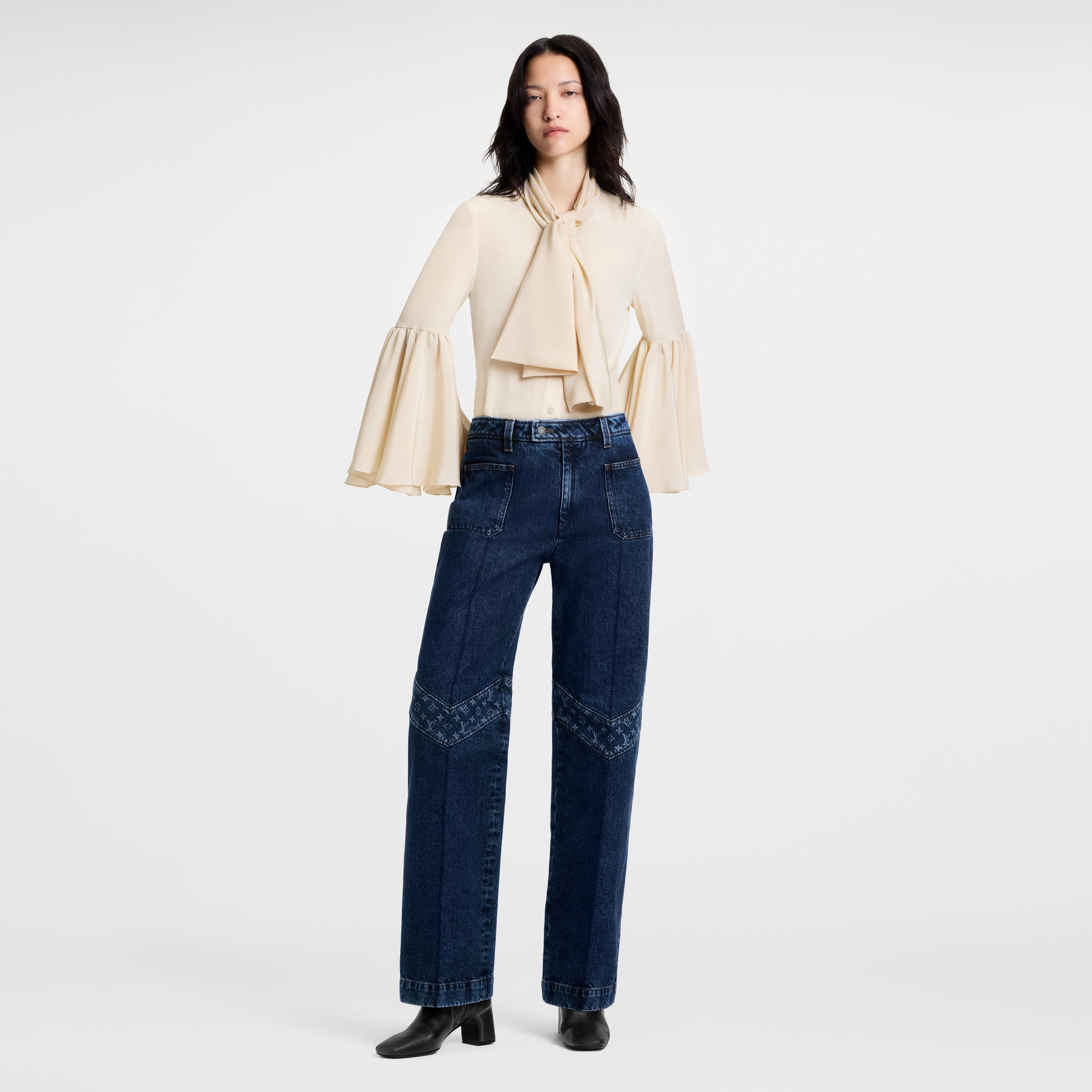 Flared Sleeve Lavallière Blouse  in Wanita