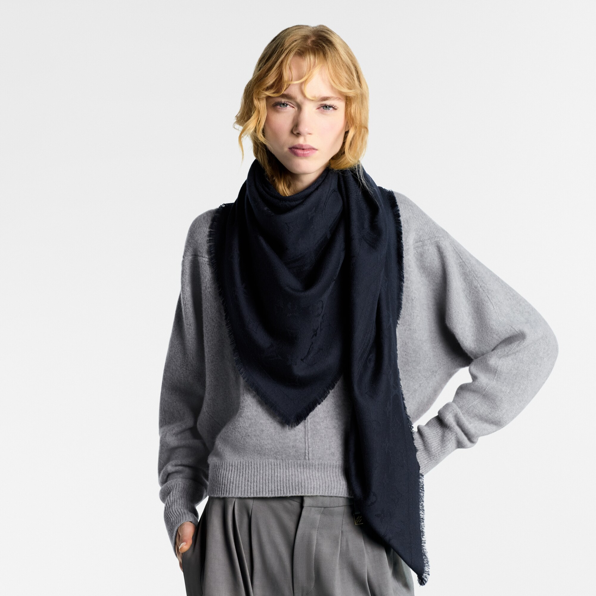 Flower And Straps Shawl S00 in Wanita