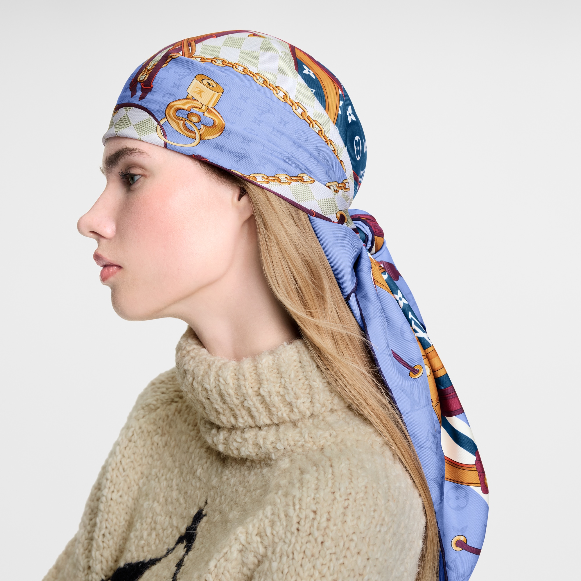 Flower And Straps Square 90 S00 in Wanita