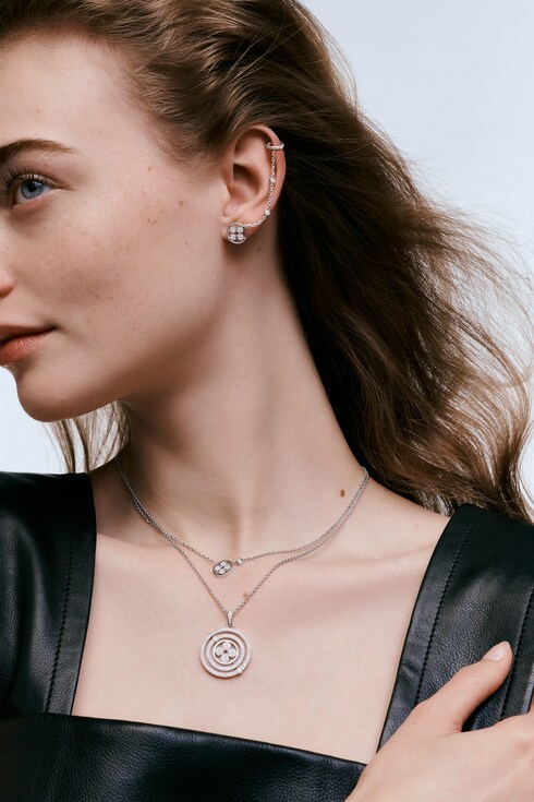 Idylle Blossom Medallion, White Gold And Diamonds in Perhiasan's Kategori Semua Koleksi collections by Louis Vuitton