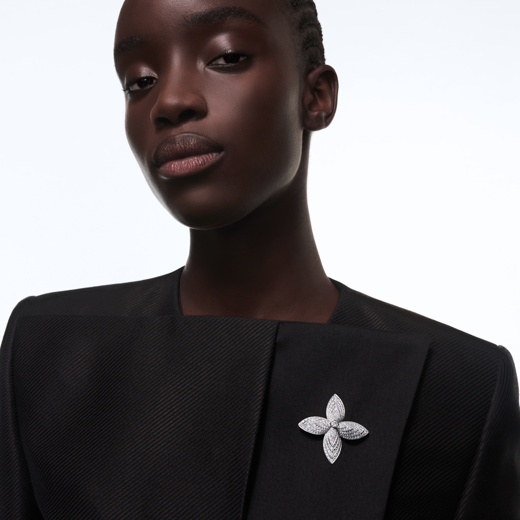 Idylle Brooch, White Gold & Diamonds  in Les Extraordinaires