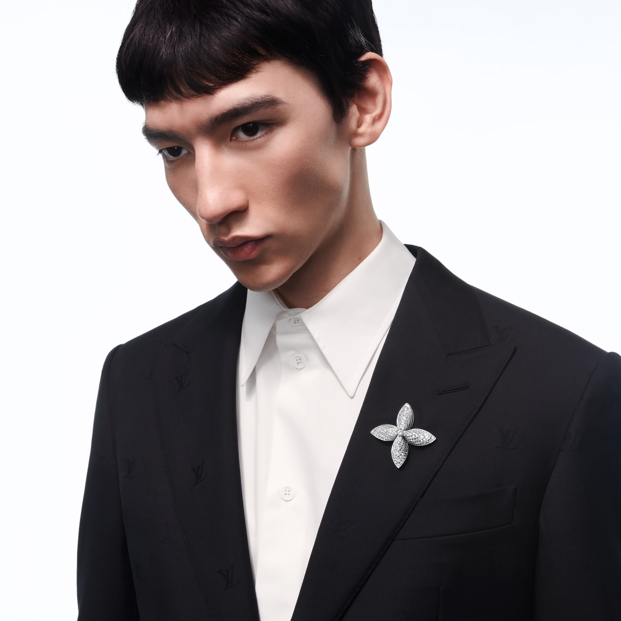 Idylle Brooch, White Gold & Diamonds  in Les Extraordinaires