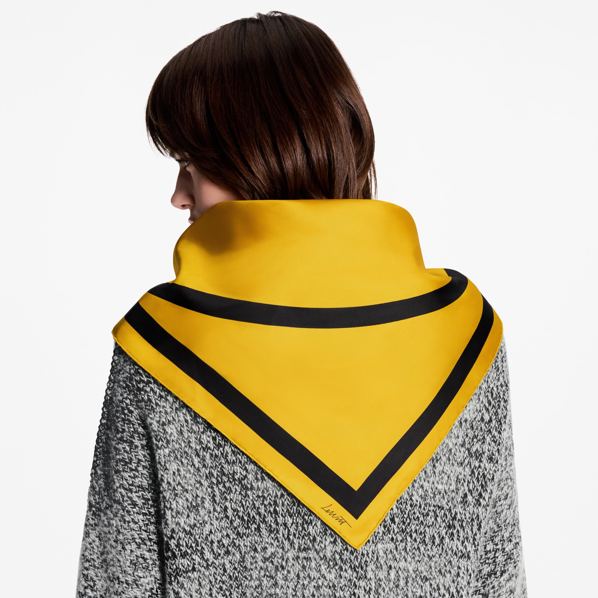 La Terre Est Ronde By Sol Lewitt Square 90 S00 in Wanita