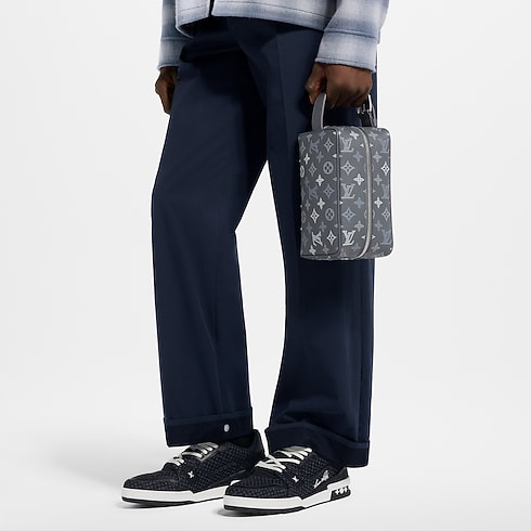 Locker Dopp Kit Monogram Shadow in Pria's Travel Travel Accessories collections by Louis Vuitton (Perbesar produk)