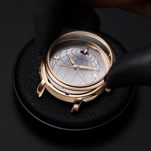 Louis Vuitton Escale Twin Zone, Automatic, 41mm, Platinum and diamond in Jam Tangan's Semua Koleksi } collections by Louis Vuitton