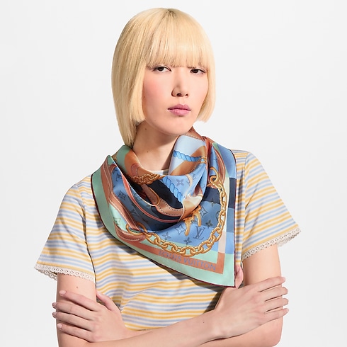 LV Classic Strap Square 90 S00 in Wanita's Aksesori Silk Squares and Bandeaus collections by Louis Vuitton (Perbesar produk)