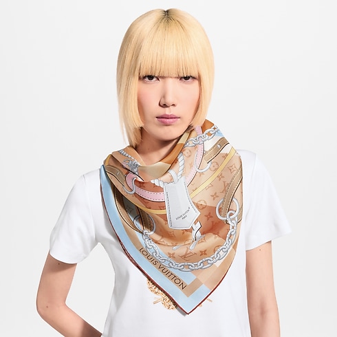 LV Classic Strap Square 90 S00 in Wanita's Aksesori Silk Squares and Bandeaus collections by Louis Vuitton (Perbesar produk)
