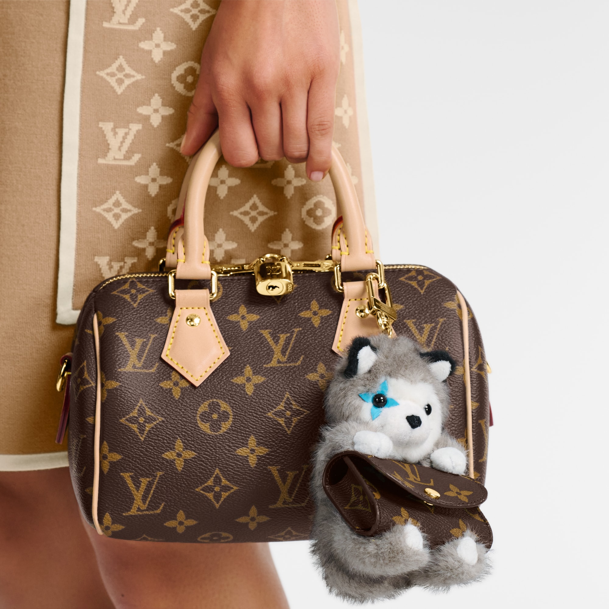 LV Cute Husky Bag Charm S00 in Wanita