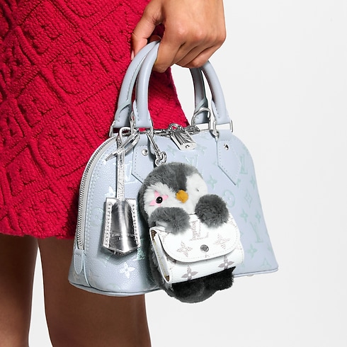 LV Cute Penguin Bag Charm S00 in Wanita's Aksesori Gantungan Kunci dan Tas collections by Louis Vuitton (Perbesar produk)