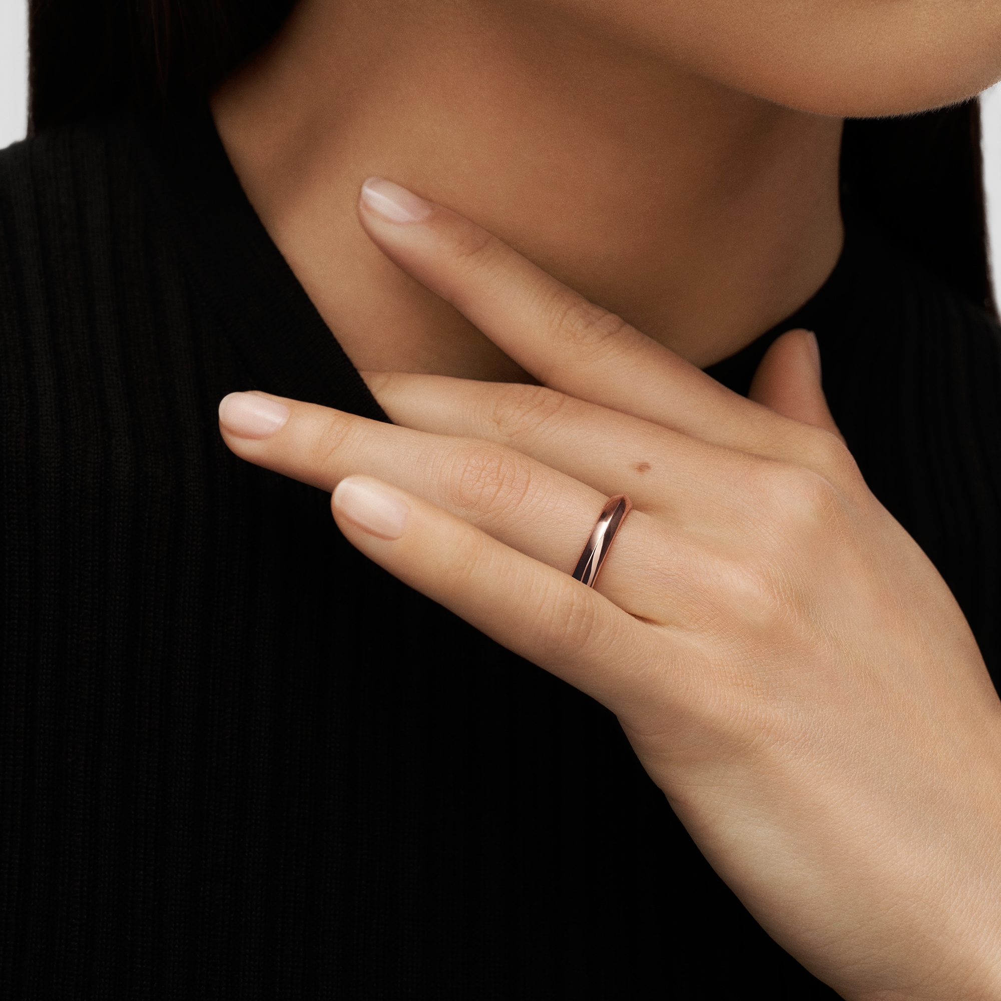 LV Diamonds 4mm Wedding Band, Pink Gold  in Perhiasan