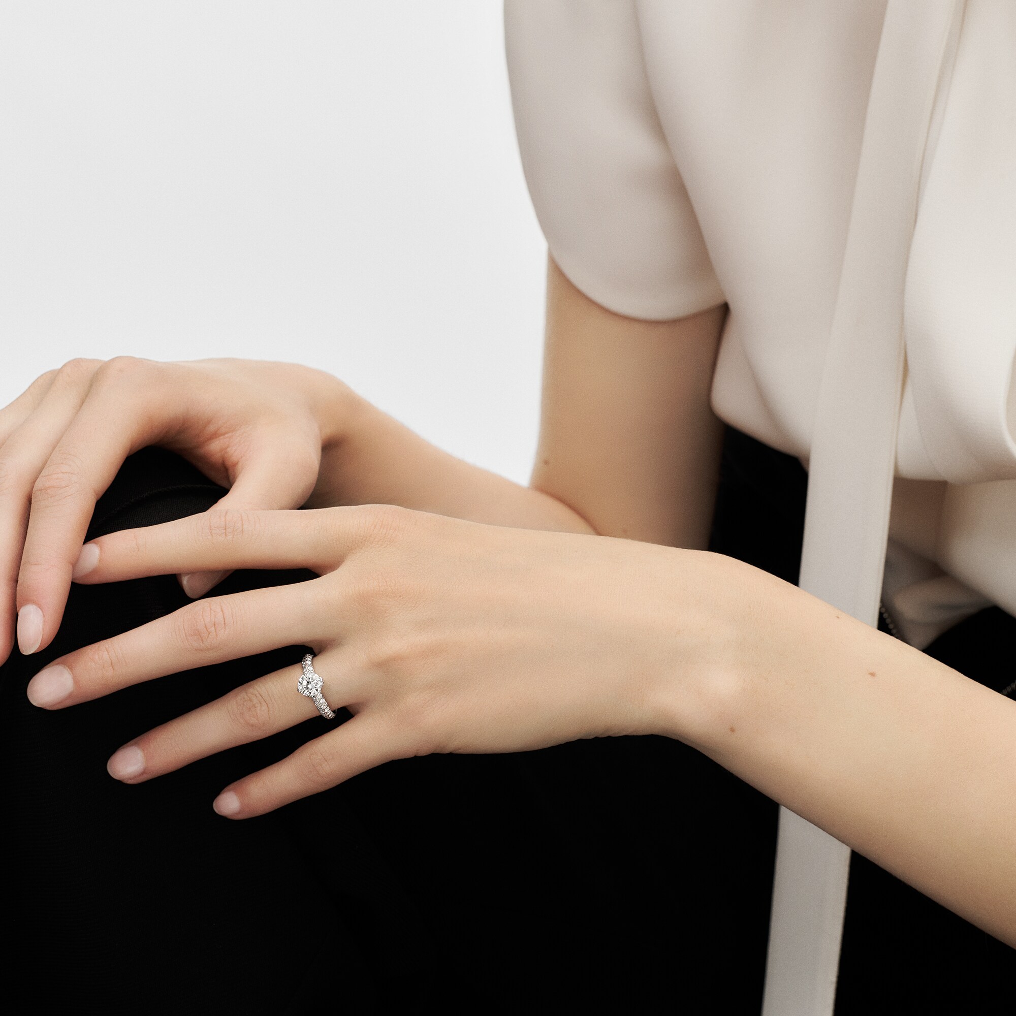 LV Diamonds Pavé Solitaire, Round Brilliant cut  in Perhiasan