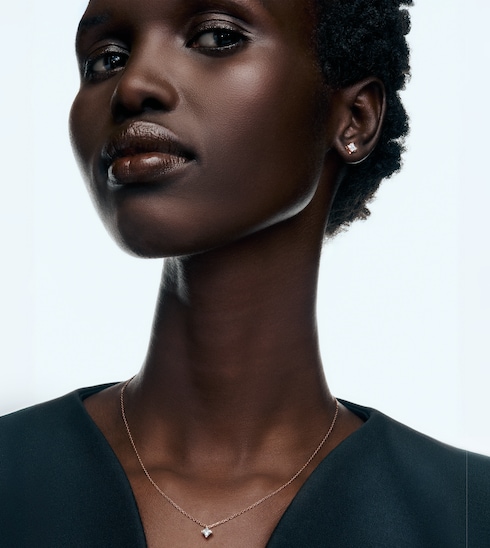 จี้ LV Diamonds เพชรเจียระไนรูป LV Monogram Star in จิวเวลรี่'s หมวดหมู่ สร้อยคอและจี้ collections by Louis Vuitton