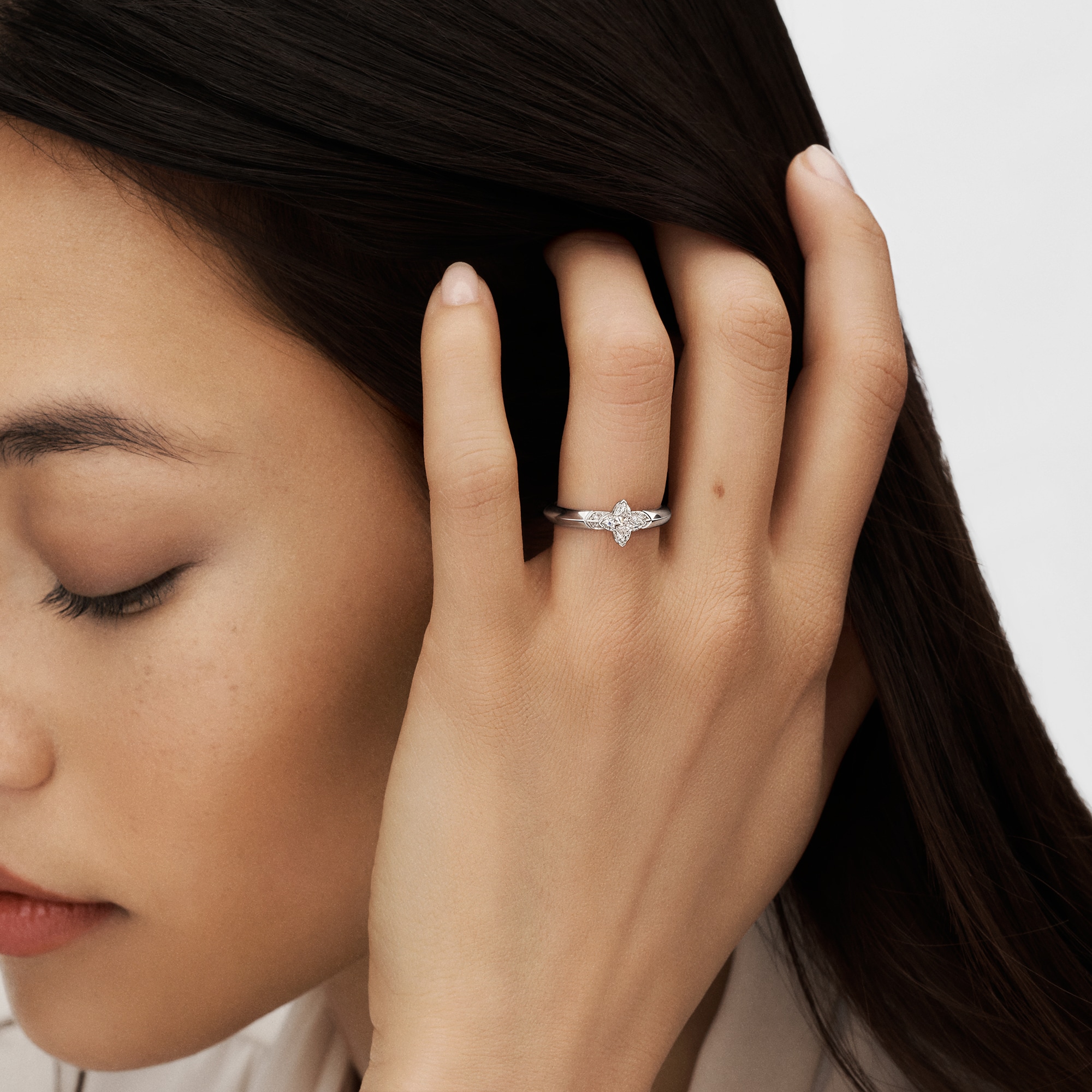 LV Diamonds Solitaire, LV Monogram Star cut  in Perhiasan