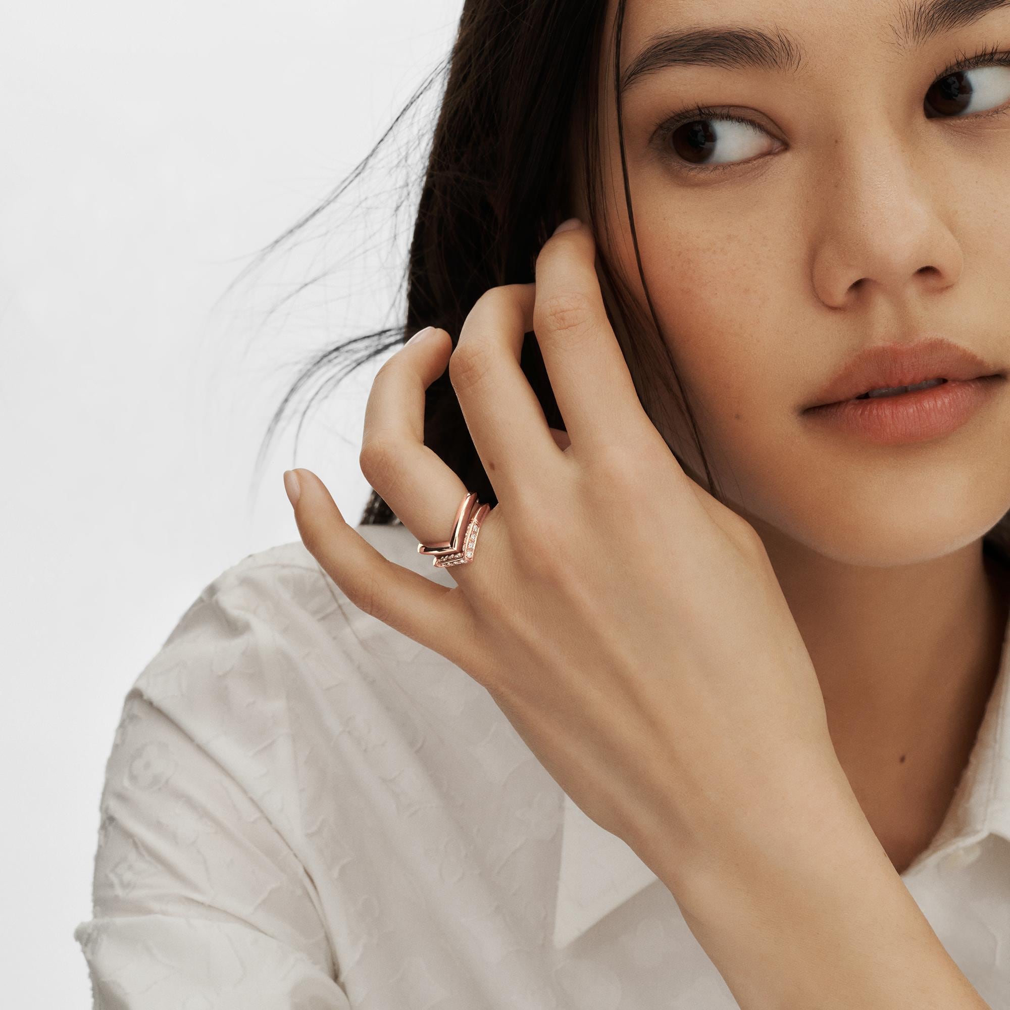 LV Diamonds V Ring, Pink Gold  in Perhiasan