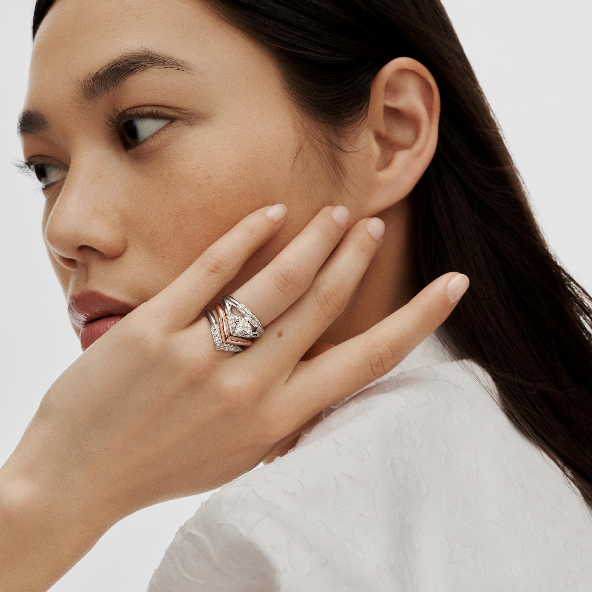 LV Diamonds V Ring, Pink Gold  in Perhiasan