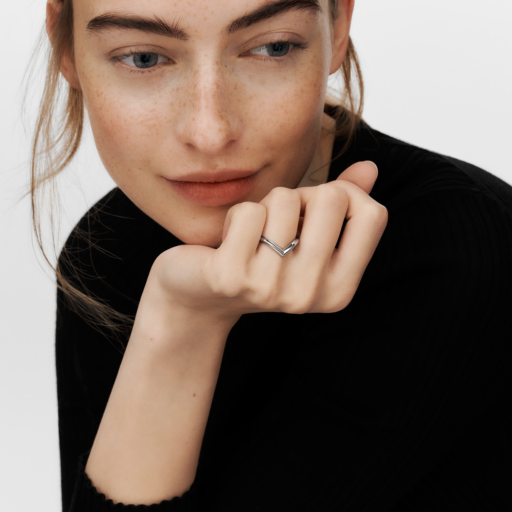 LV Diamonds V Ring, Platinum  in Perhiasan