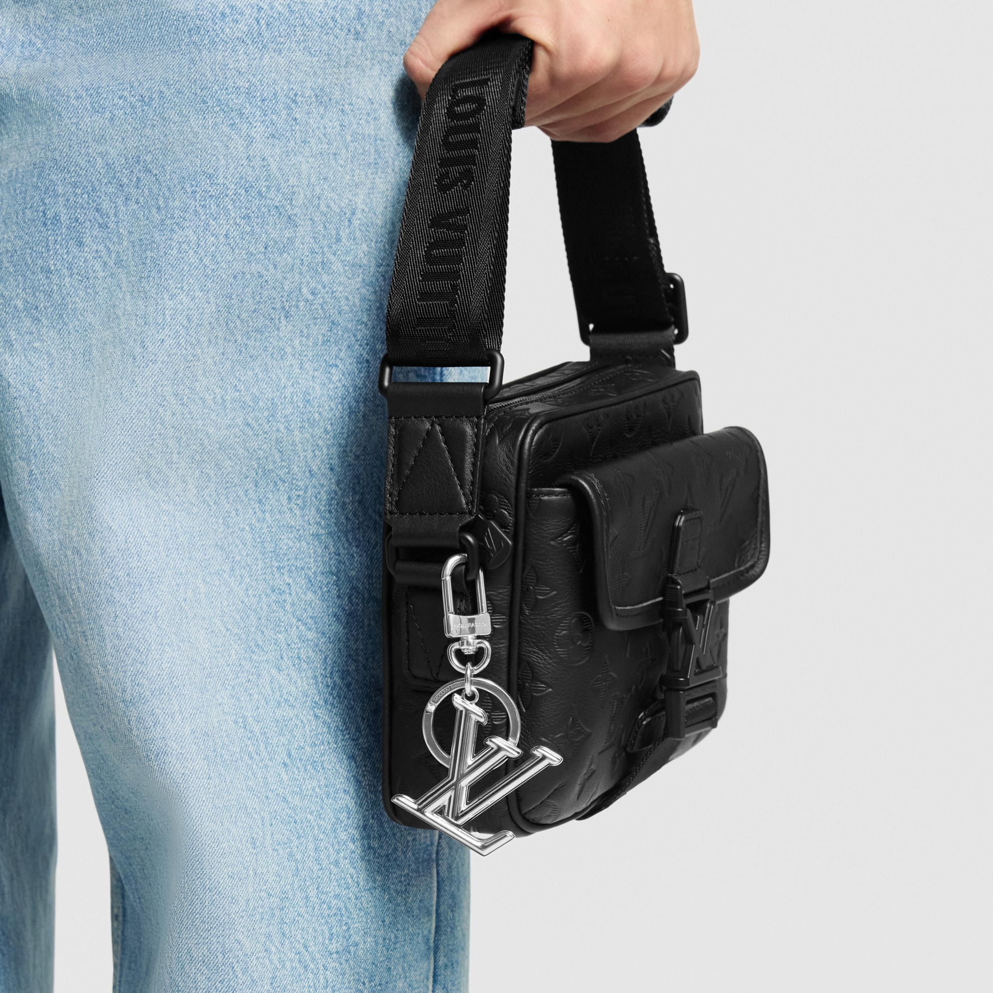 LV Dimension Key Holder and Bag Charm S00 in Pria