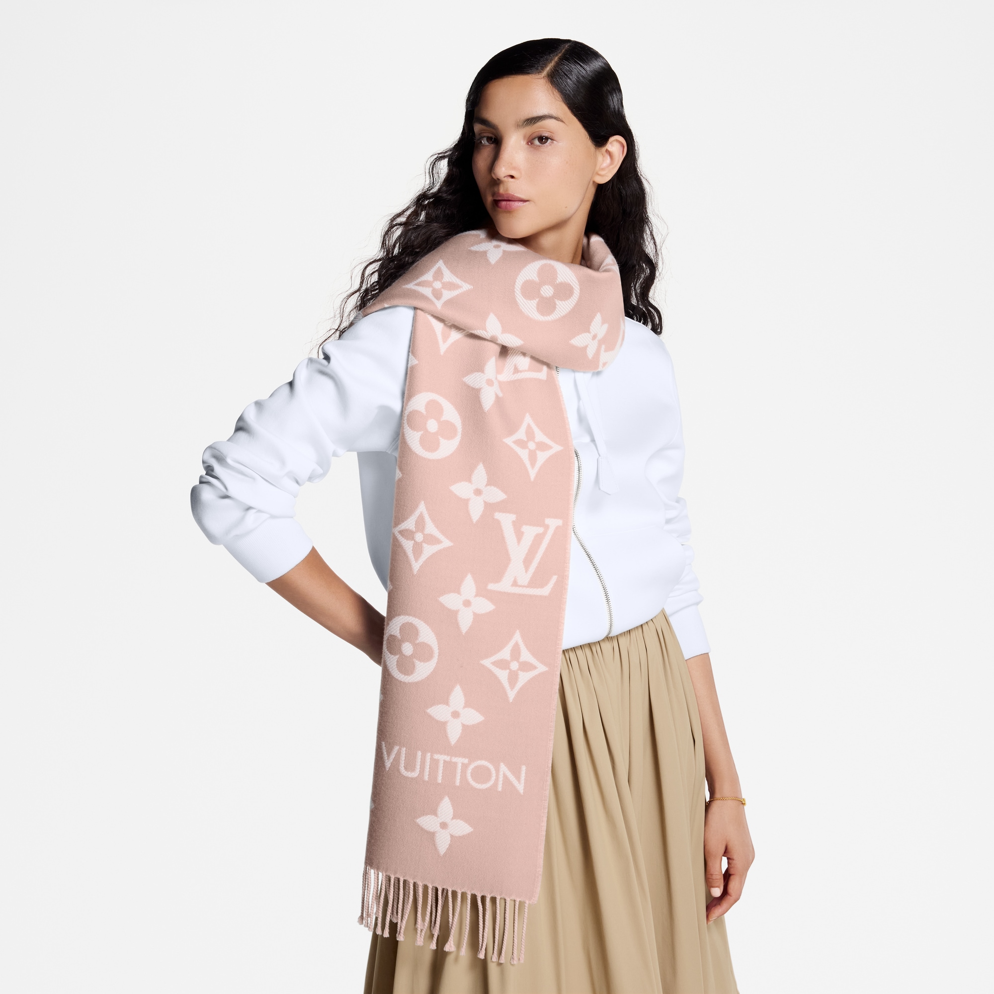 LV Essential scarf S00 in Wanita