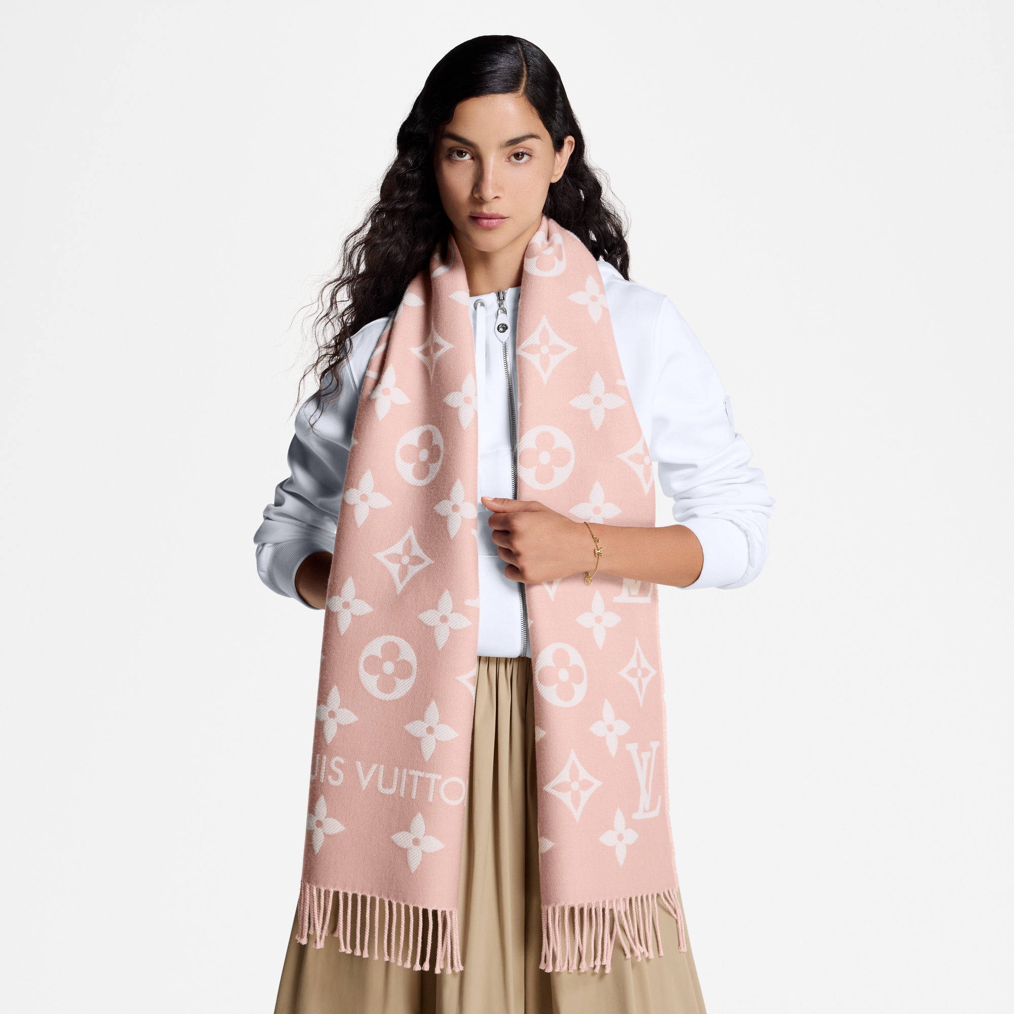 LV Essential scarf S00 in Wanita