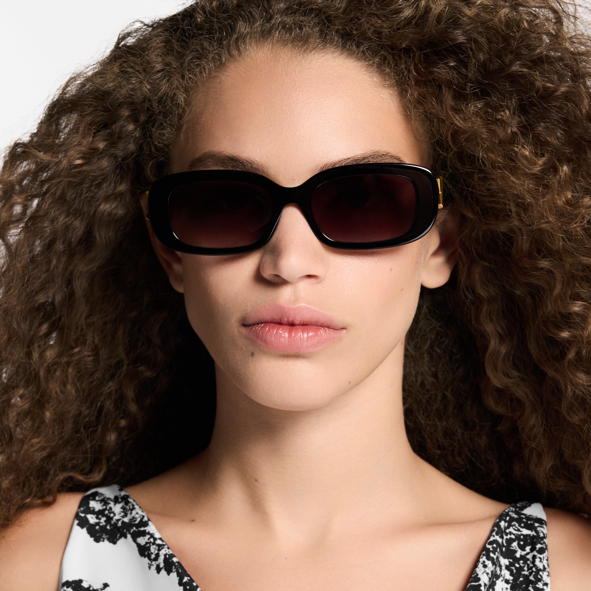 LV Go-14 Oval Sunglasses S00 in Wanita