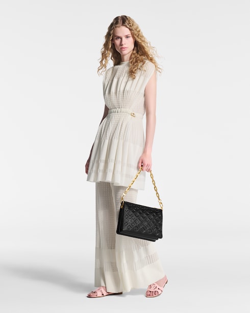 รองเท้าสวมเปิดส้นแบนรุ่น LV Isola in ผู้หญิง's รองเท้า รองเท้าสวมเปิดส้นสำหรับผู้หญิง collections by Louis Vuitton