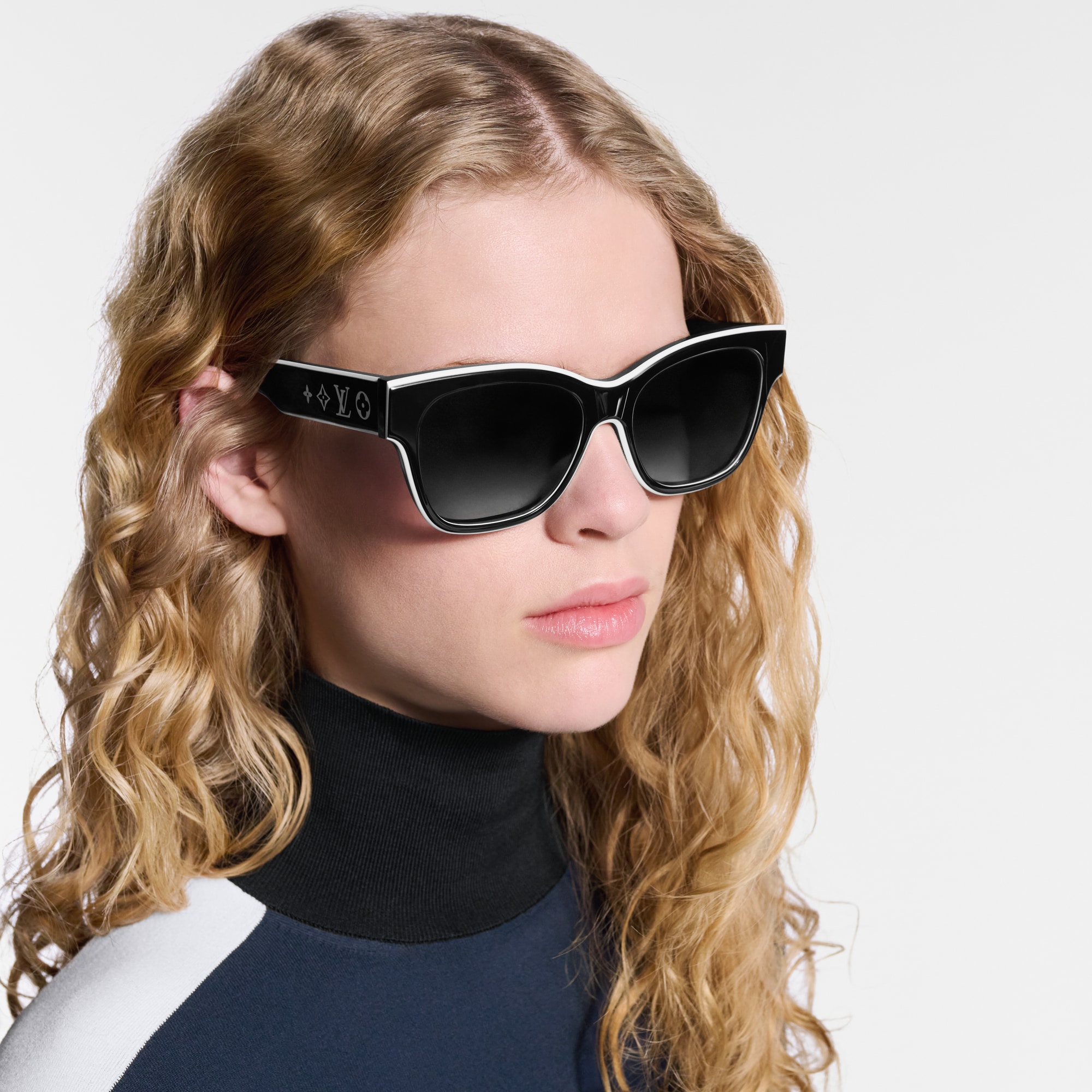 LV Line Square Sunglasses S00 in Wanita