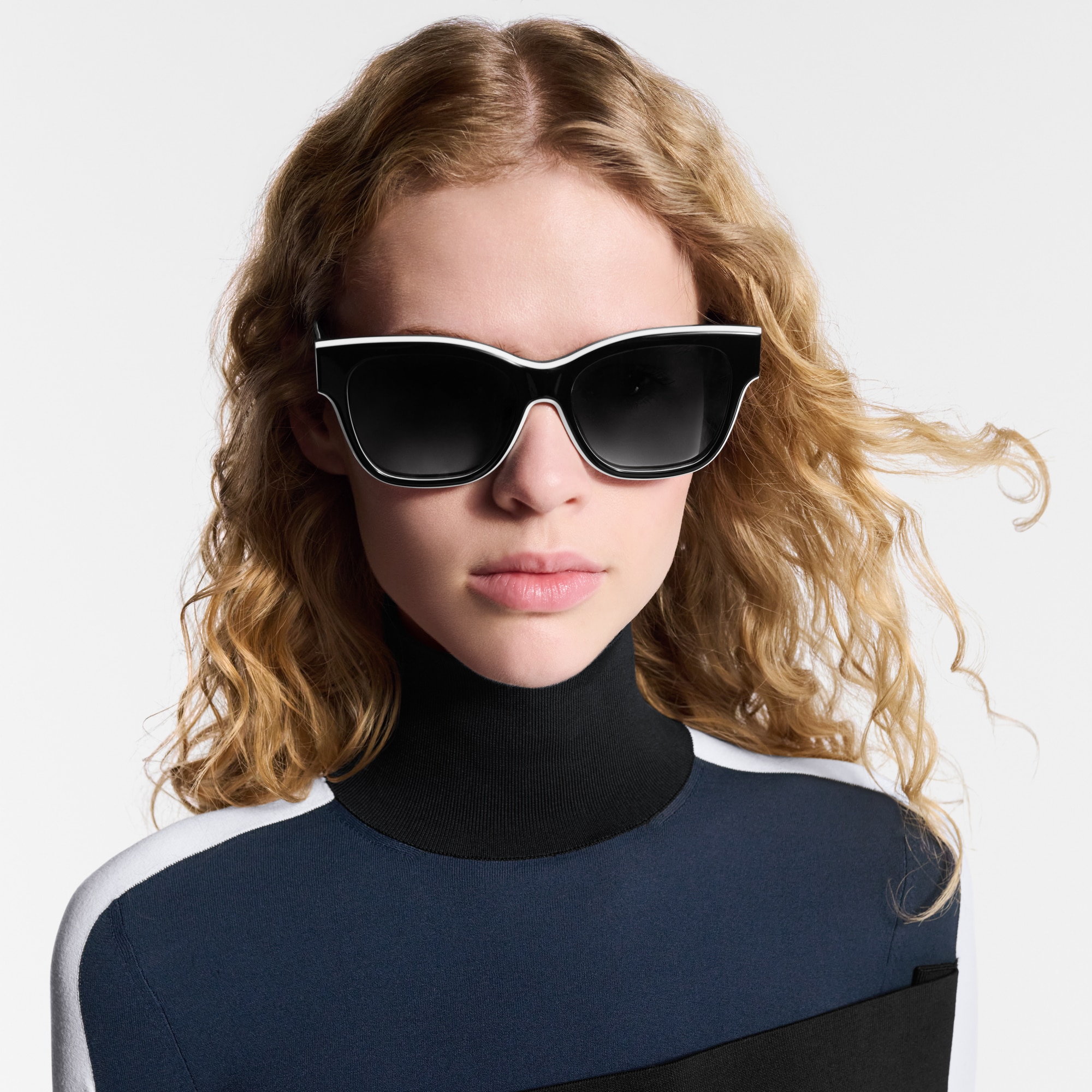 LV Line Square Sunglasses S00 in Wanita