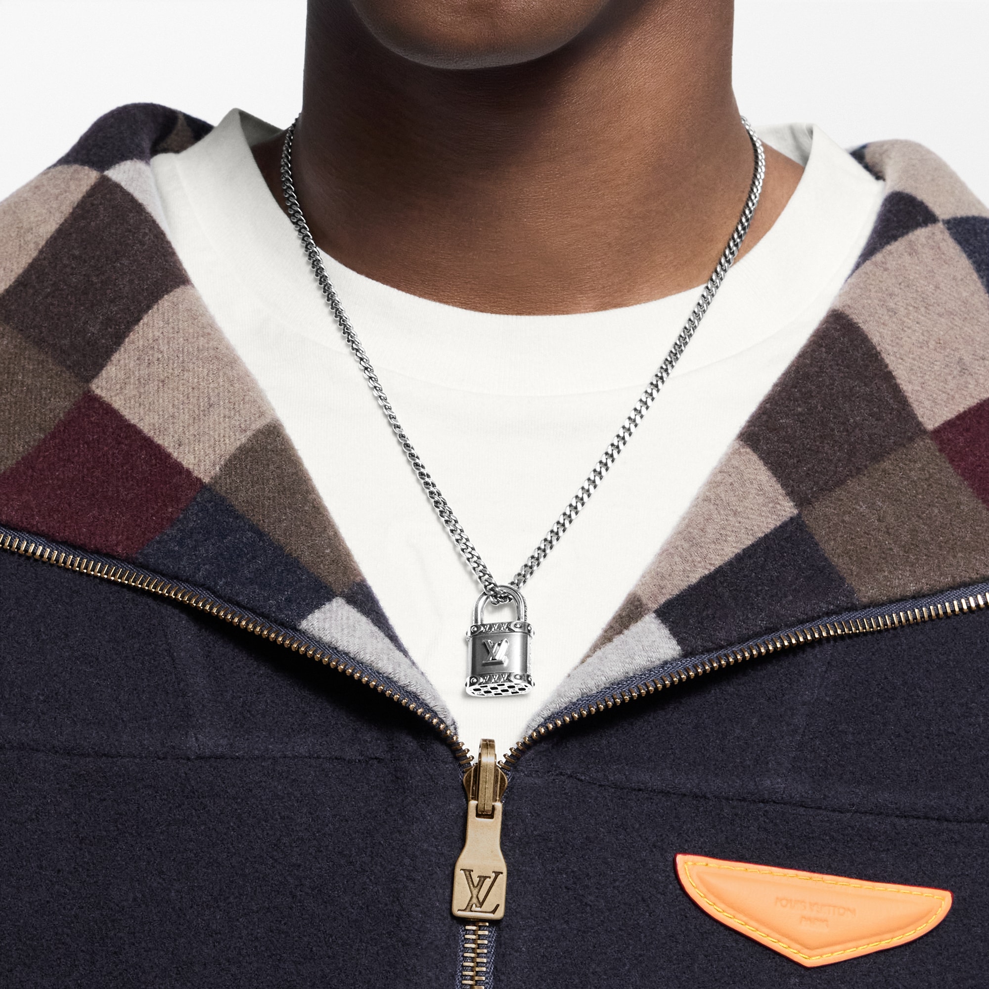 LV Lock Necklace S00 in Pria