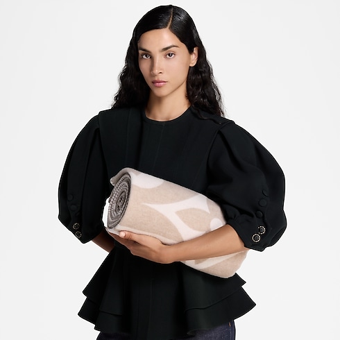LV Medallion Blanket S00 in Wanita's Aksesori Home Textiles collections by Louis Vuitton (Perbesar produk)