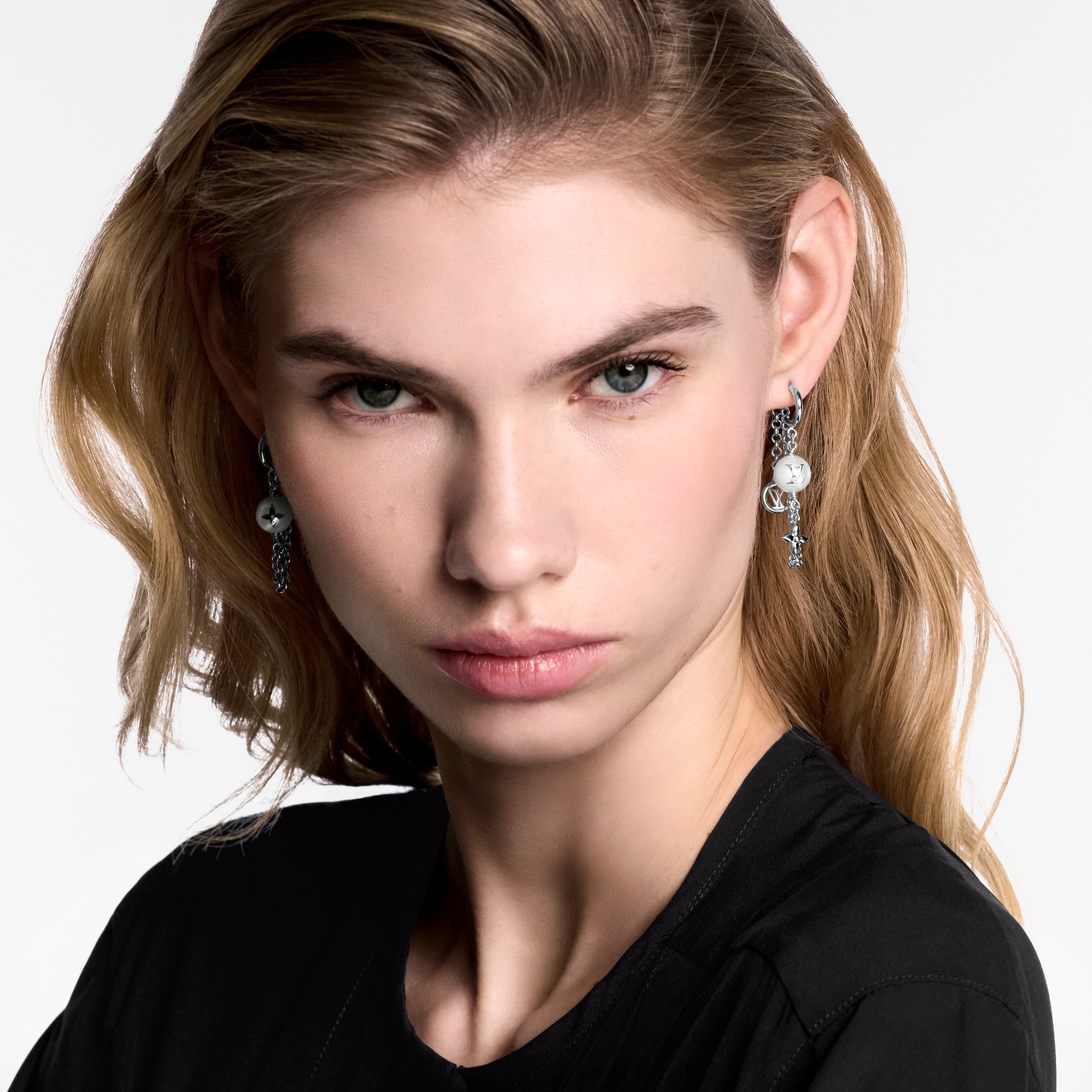 LV Mix Chains Earrings S00 in Wanita