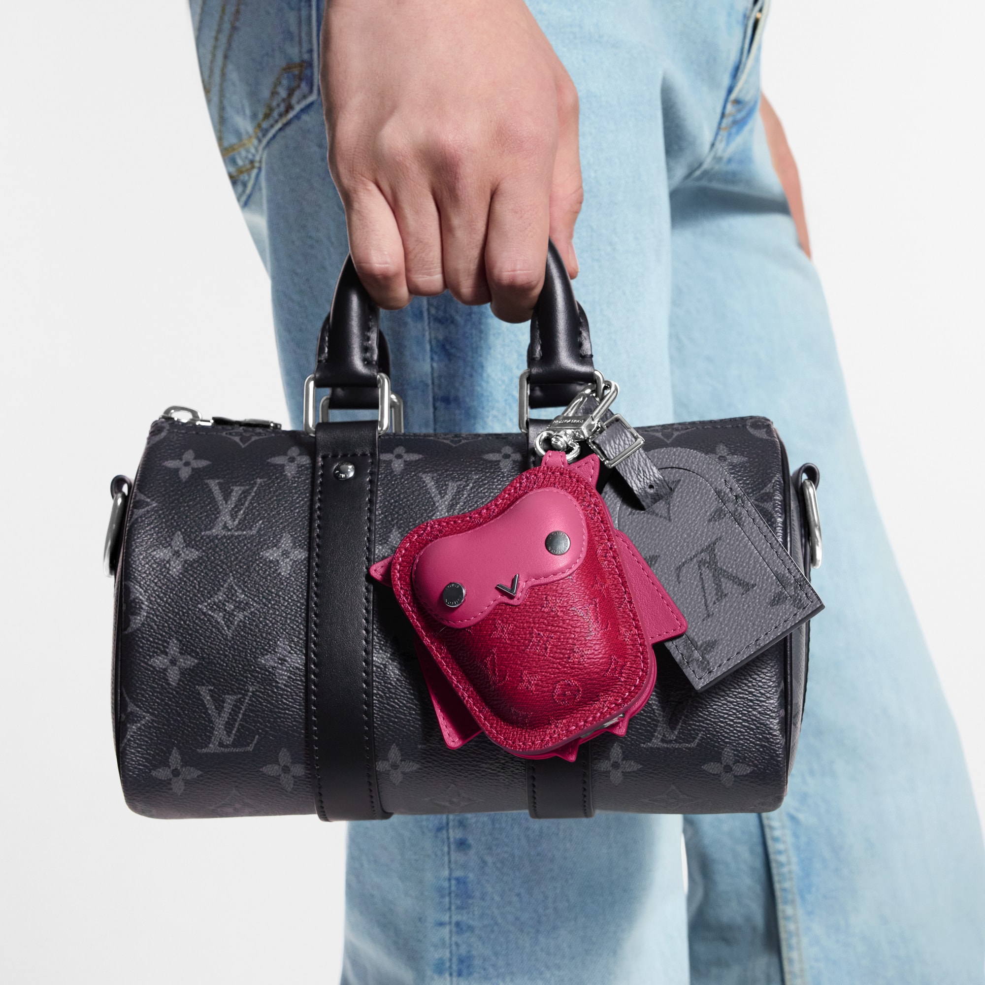 LV Owl Bag Charm S00 in Pria