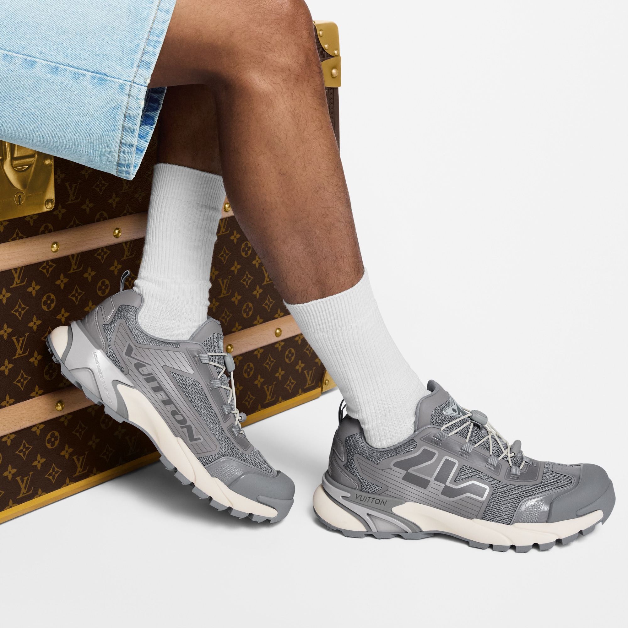 LV Runner Tatic Sneaker  in Pria