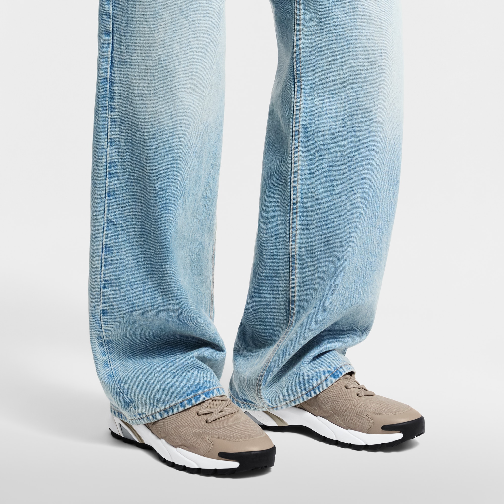 LV Runner Tatic Sneaker  in Pria