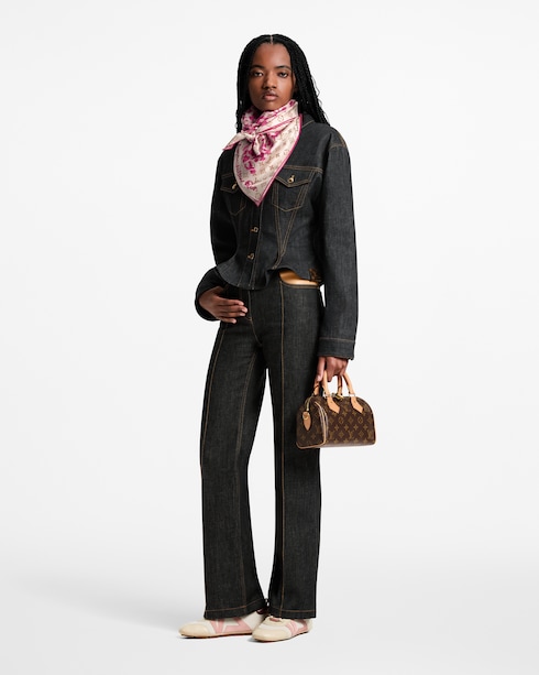 LV Safari Square 90 S00 in Wanita's Aksesori Silk Squares and Bandeaus collections by Louis Vuitton