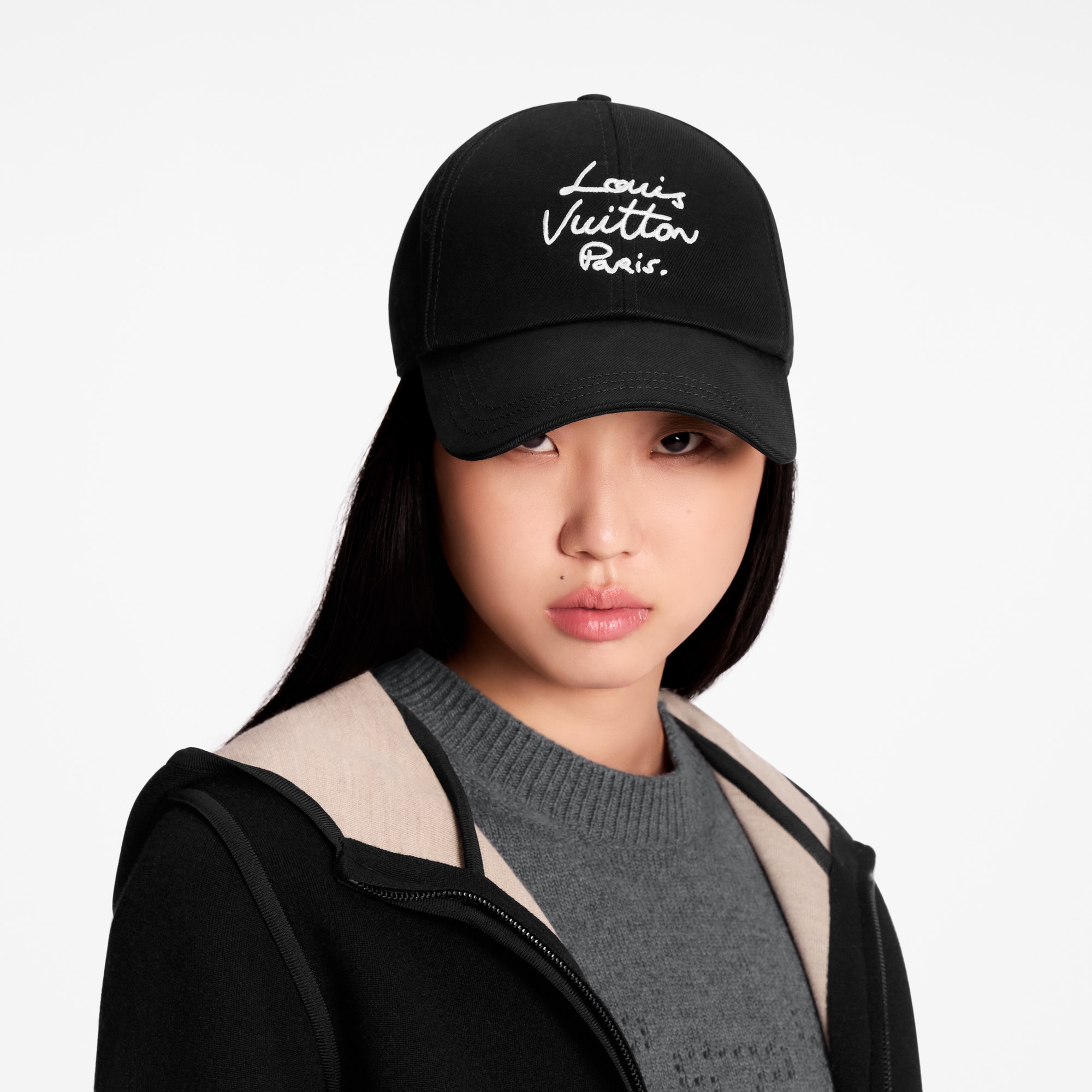 LV Script Cap S00 in Wanita