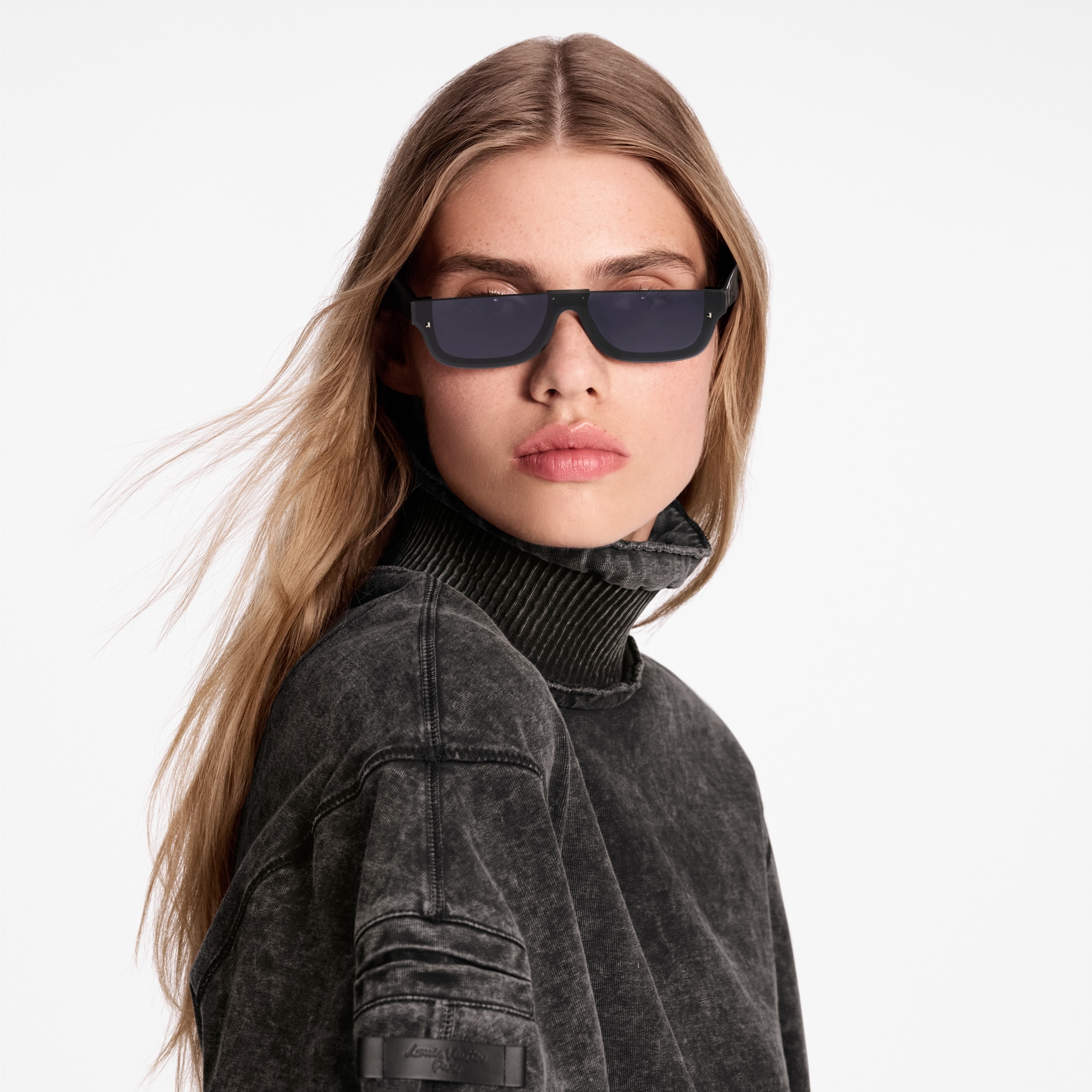 LV Script Rectangle Sunglasses S00 in Wanita