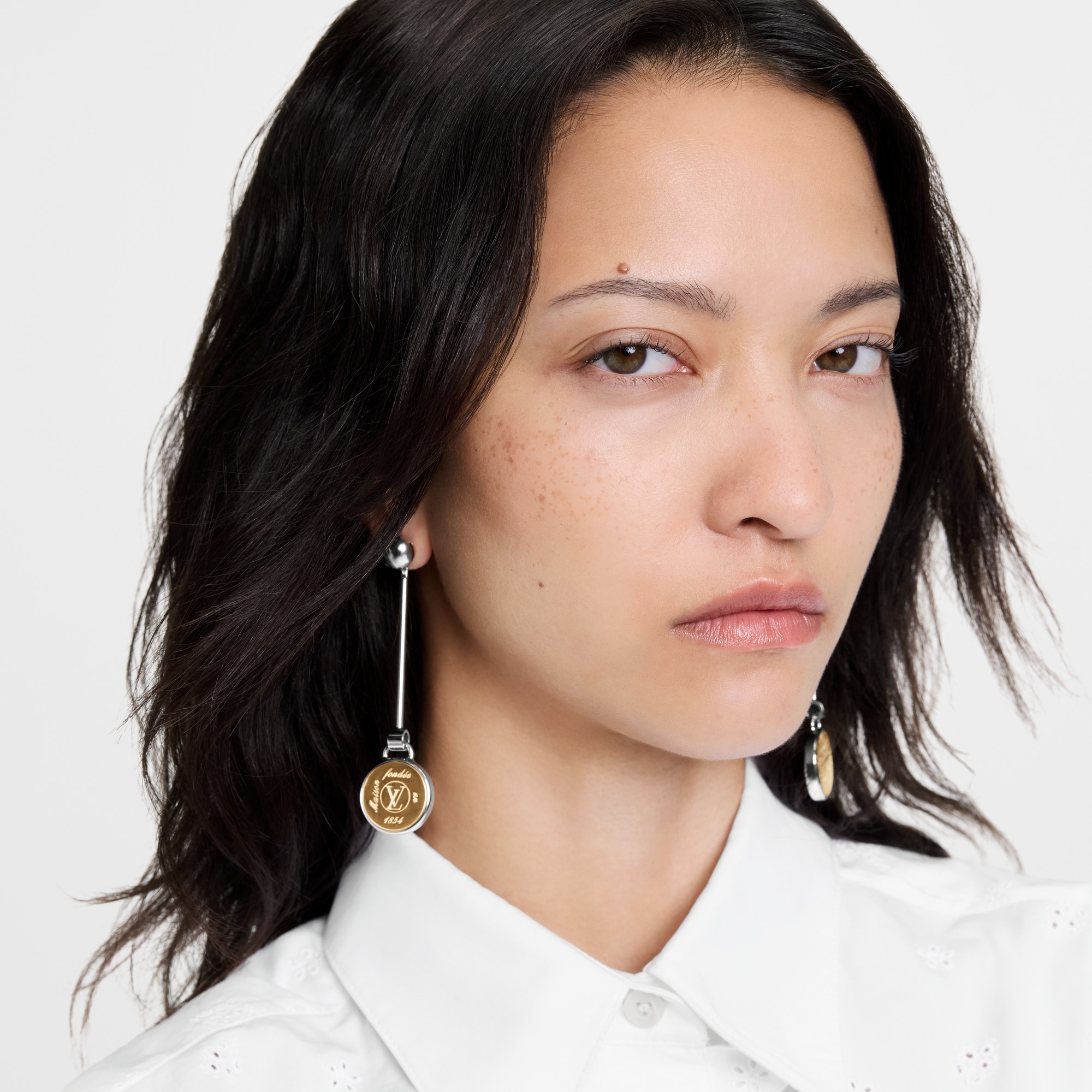 LV Signet Earrings S00 in Wanita