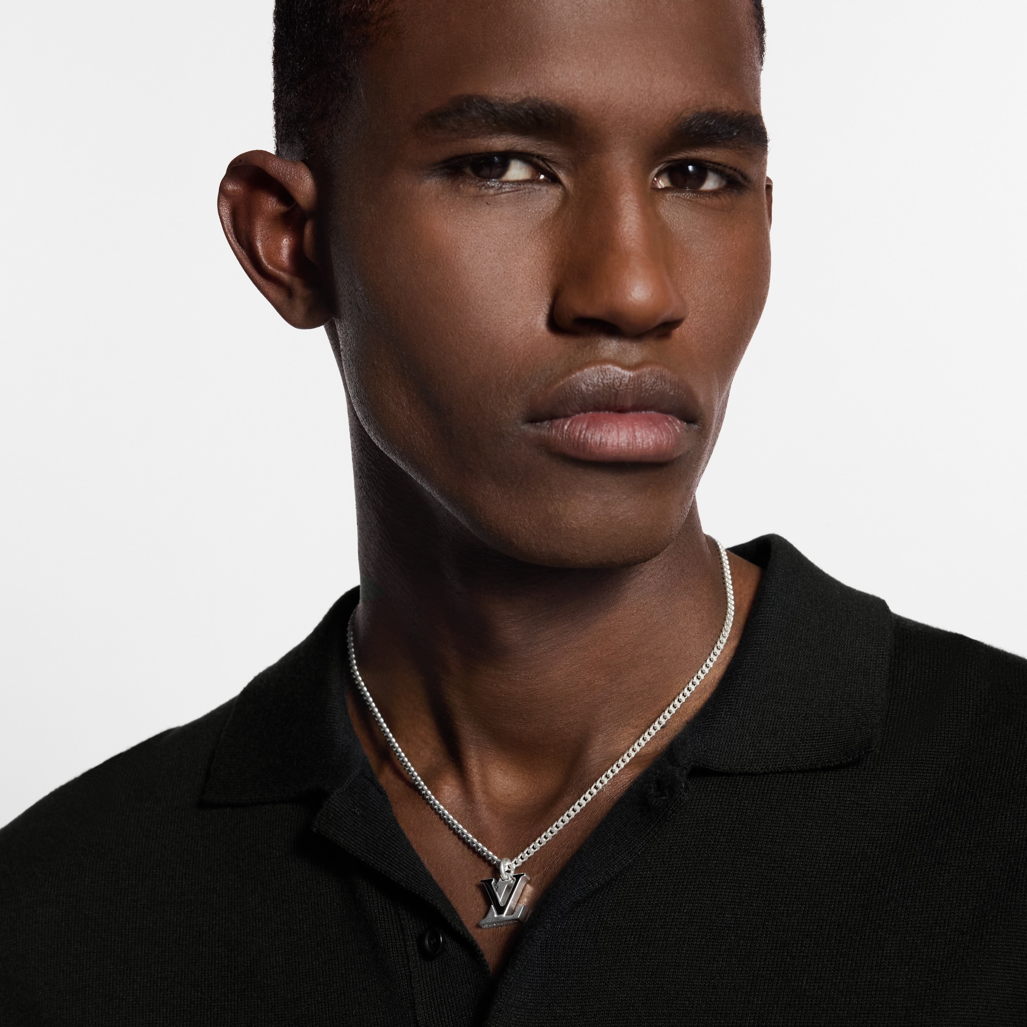 LV Spike Pendant S00 in Pria