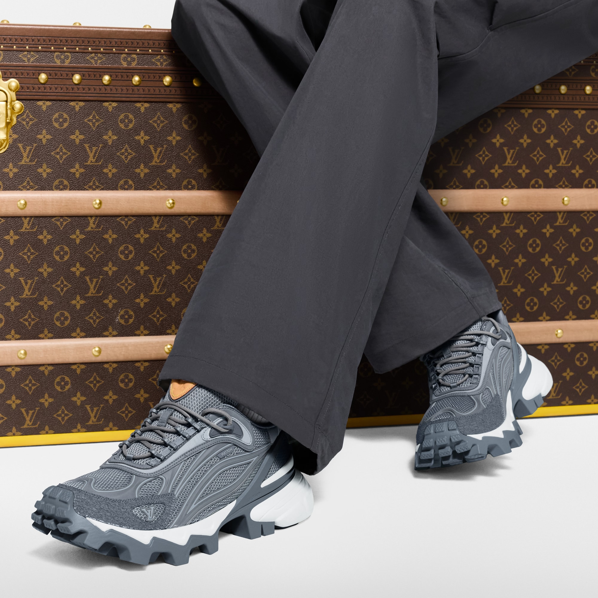 LV Summit Sneaker  in Pria